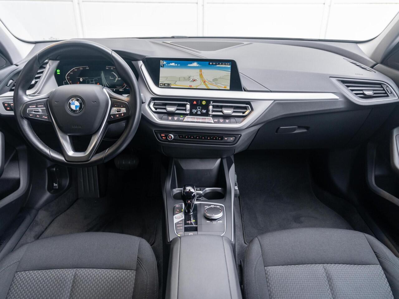 BMW 1-SERIE 118i | Executive | Cruise Control | PDC | Trekhaak