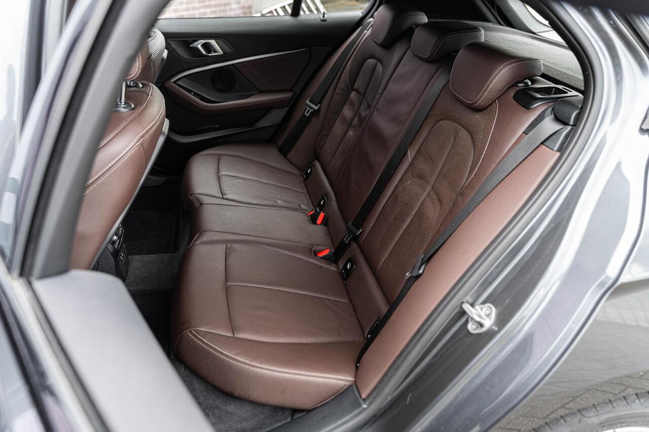 BMW 1-SERIE 116i Business Edition Plus | M-Sport | Cruise Control | LED Koplampen | Stoelverwarming | BMW Live Dashboard | Sportstoelen | Climate Control