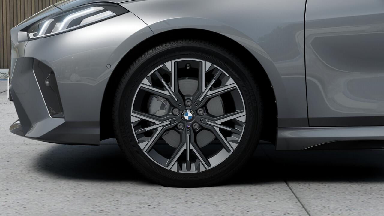 BMW 1-SERIE 120 M Sport Automaat / Sportstoelen / Achteruitrijcamera / M Adaptief onderstel / Parking Assistant / Stoelverwarming