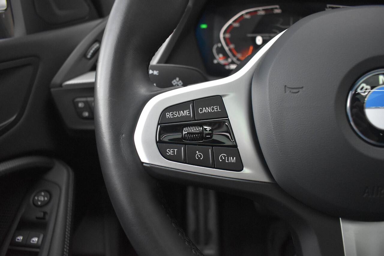 BMW 1-SERIE 118i M-Sport Pano Leder Trekhaak Camera HiFi