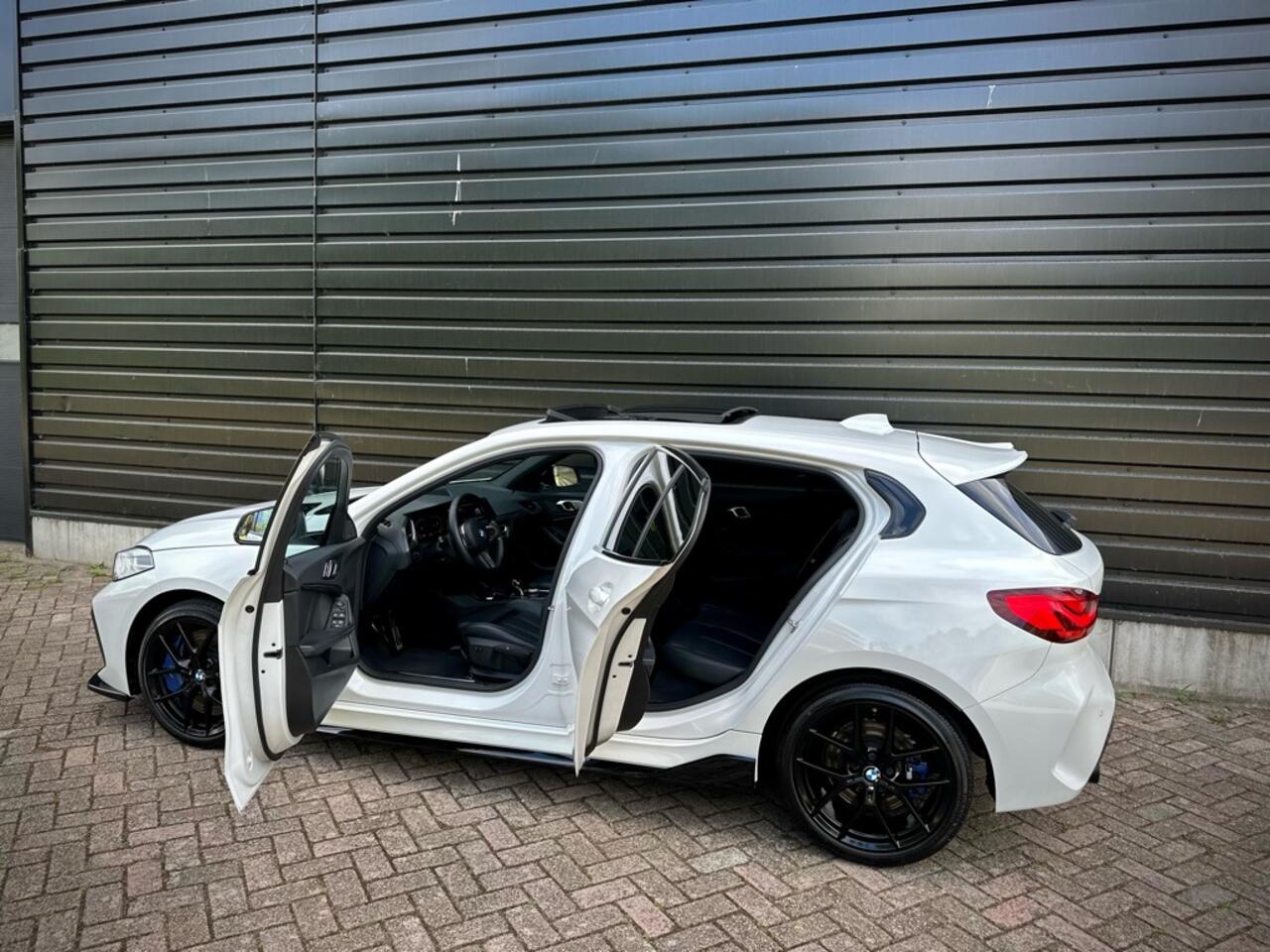 BMW 1-SERIE 118i M135 M-PERFORMANCE PANO|SCHAALSTOEL|HiFi|LEDER