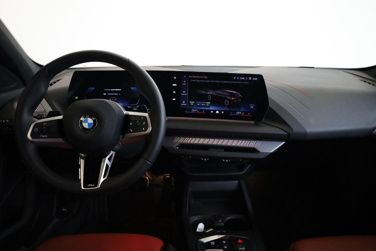 BMW 1-SERIE 120 | M Sportpakket Pro | Premium Pack | Panorama Dak | Trekhaak
