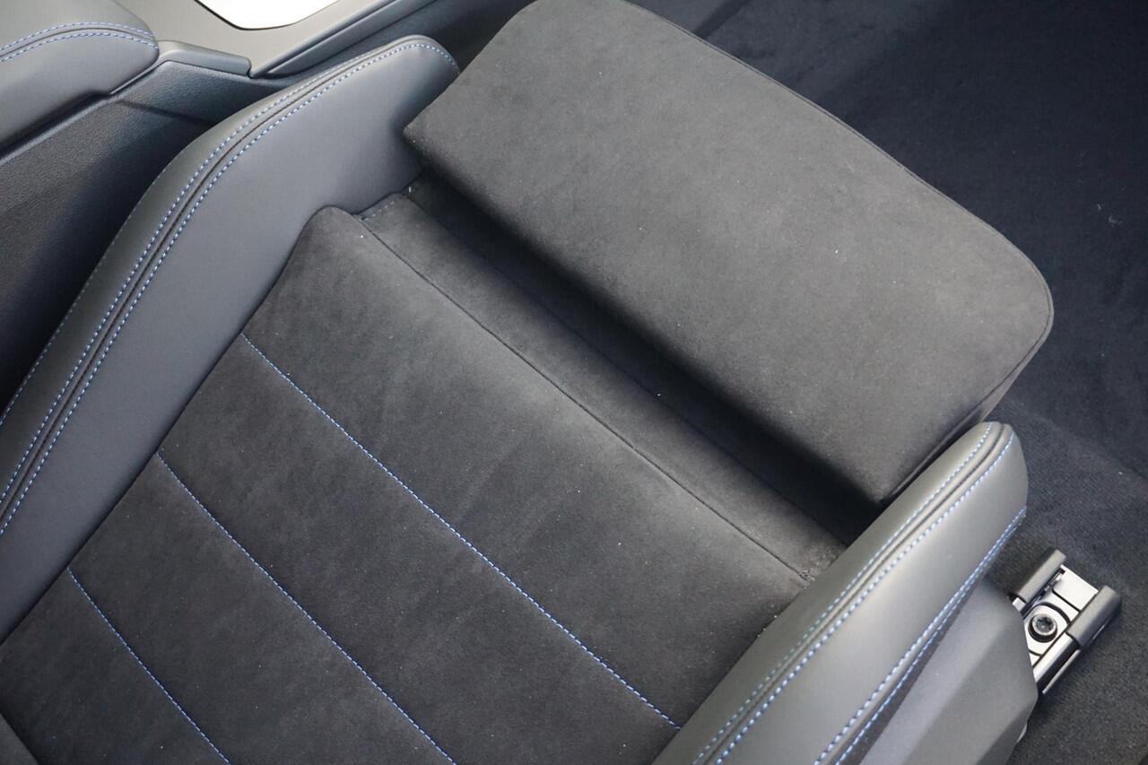 BMW 1-SERIE 120 M Sport Pro | Harman Kardon / Head-up / Rondomzicht camera's / Elektrisch verstelbare stoelen