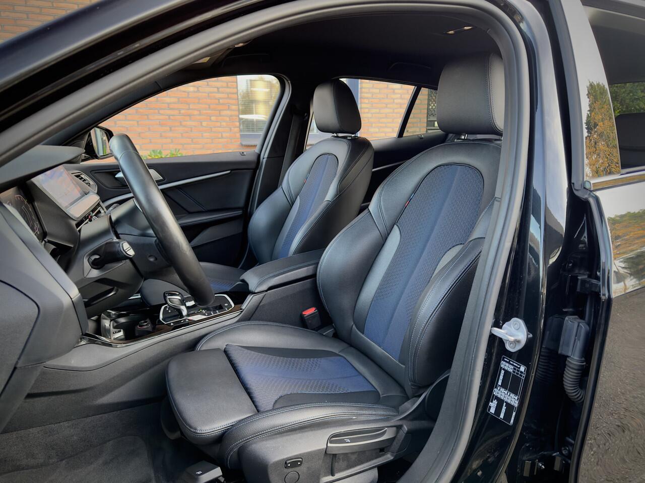 BMW 1-SERIE 118i AUT7 M-SPORT EXECUTIVE EDITION LEDER NAVI CAMERA DIGI-DASH APPLE-CARPLAY LED LMV PDC