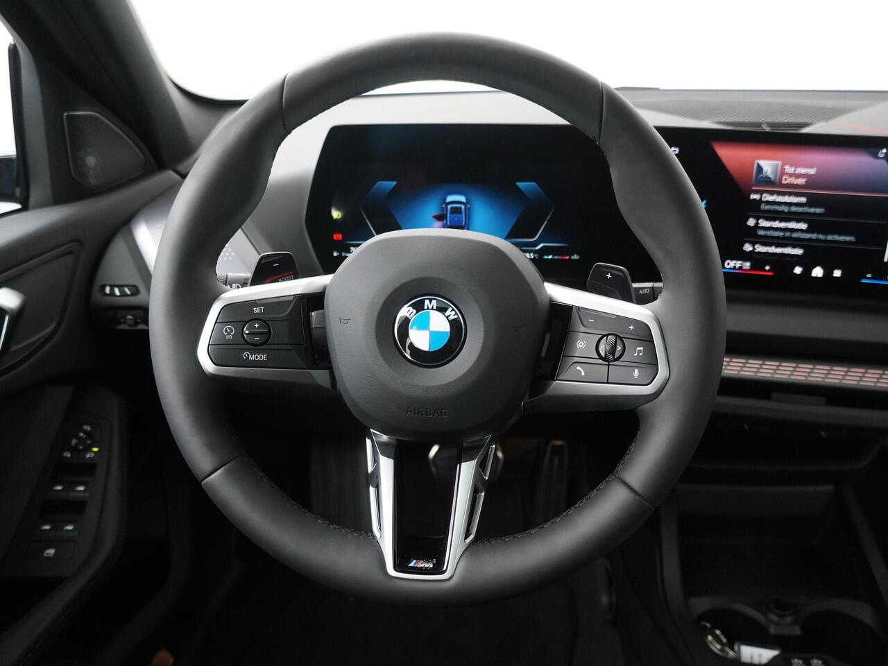 BMW 1-SERIE 120 M-Sport Pro | Panoramadak | Harman Kardon | Adaptive Cruise | Comfort Access |