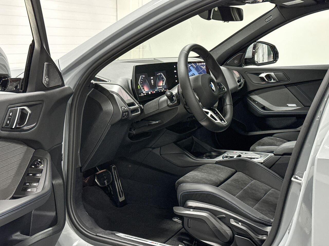 BMW 1-SERIE 120 | M-Sport Pro | Premium Pack | Driving Assistant | Harman/Kardon | Panoramadak | Comfort Access