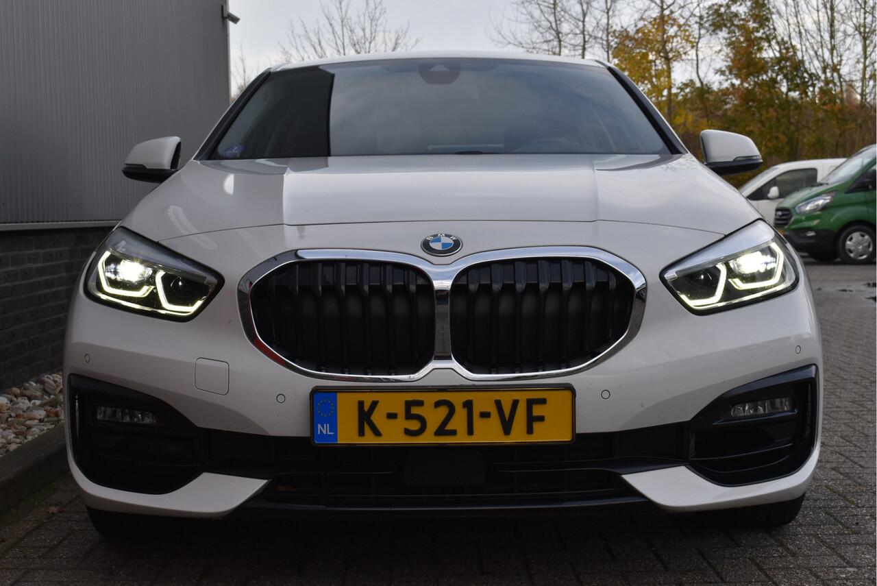 BMW 1-SERIE 118i Executive Sport Cruise, Afn.trekhaak, Stoelverwarming, PDC, Sfeer