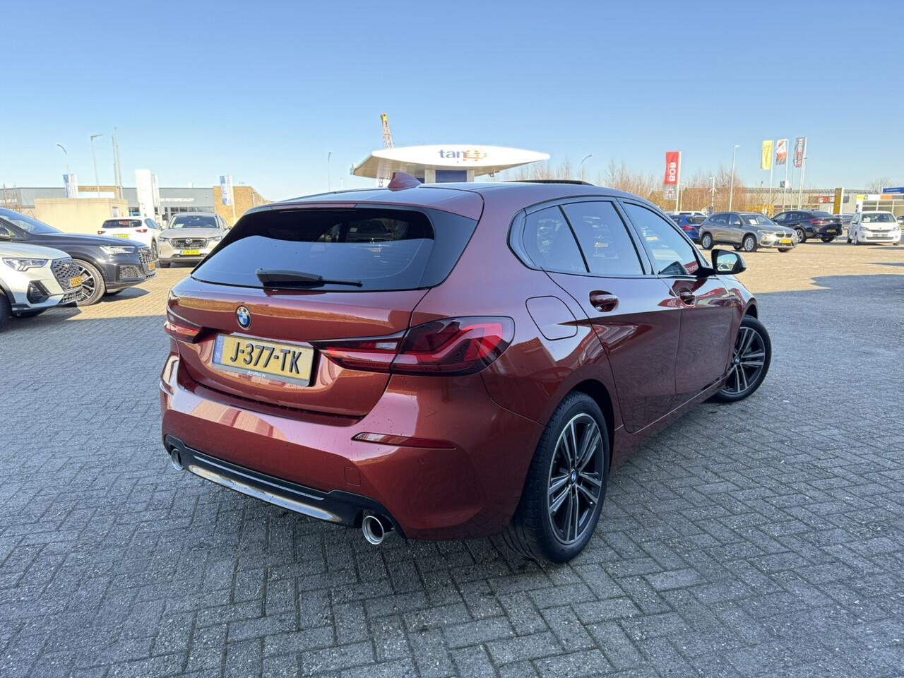 BMW 1-SERIE 118d Executive Edition Sportline LED Panoramadak Carplay Harman-Kardon