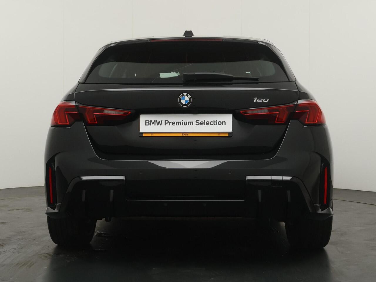 BMW 1-SERIE 120 M Sportpakket | Stoelverwarming | Comfort access | 19"