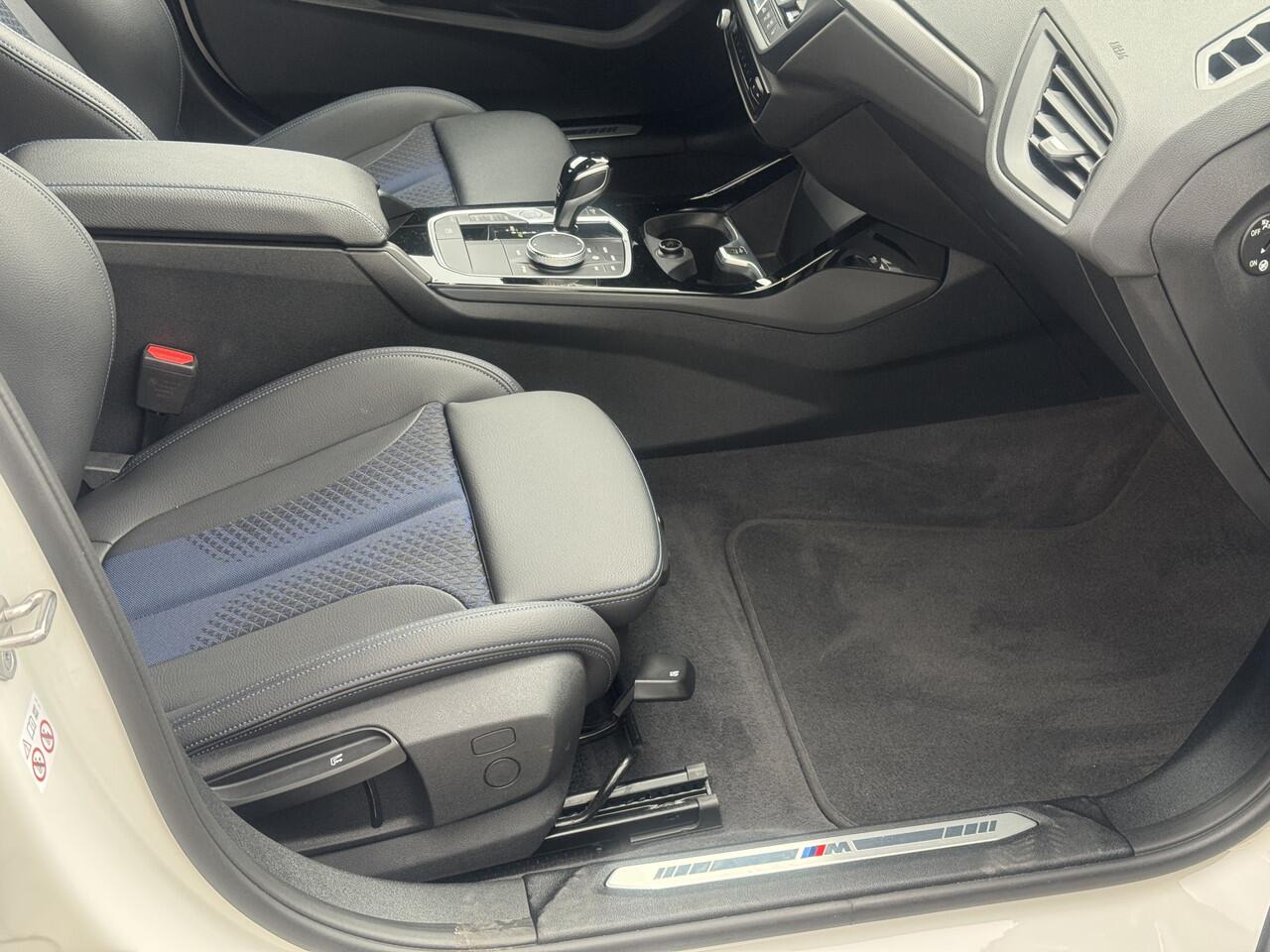 BMW 1-SERIE 118i High Exe, M-Pakket DAB-tuner, Apple/Android, Lichtpakket . Neem contact op en we maken een afspraak!