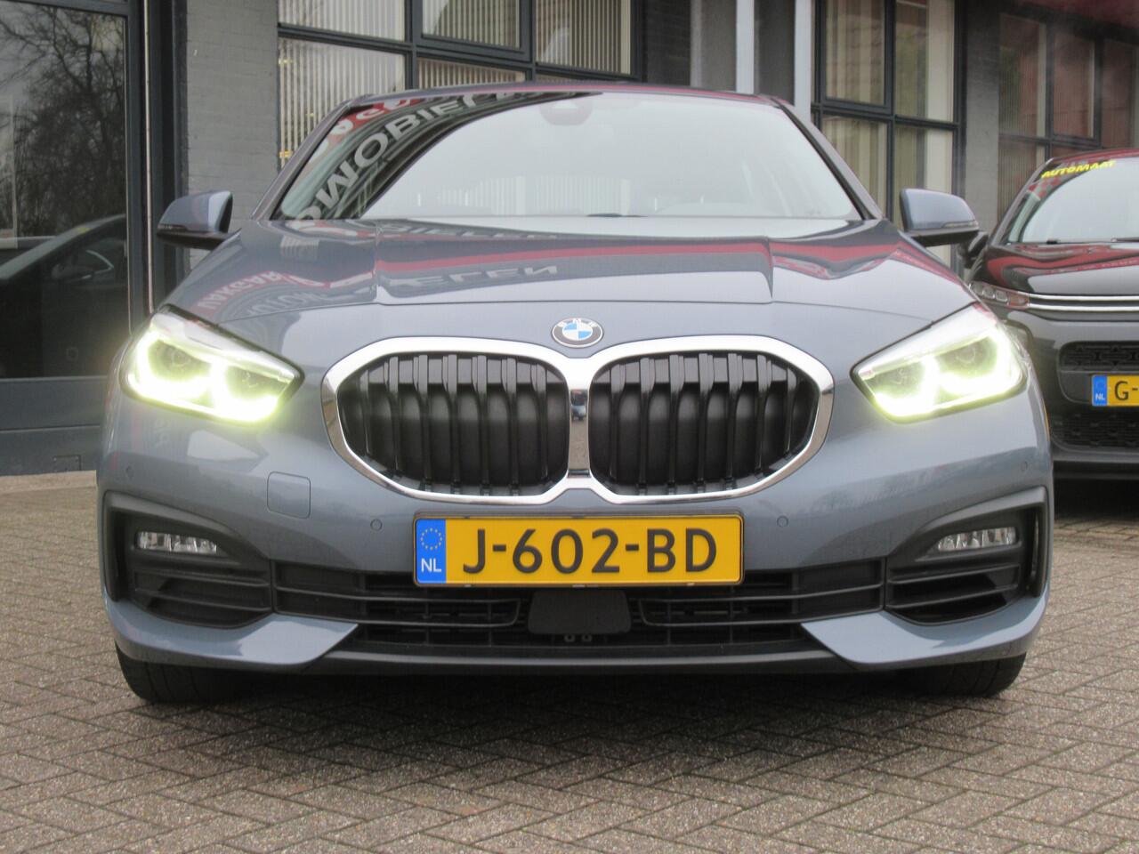 BMW 1-SERIE 118i Executive Edition Automaat. | Clima-Airco | Apple Carplay | Parkeersensoren | Incl. BOVAG Garantie | DAB+ |