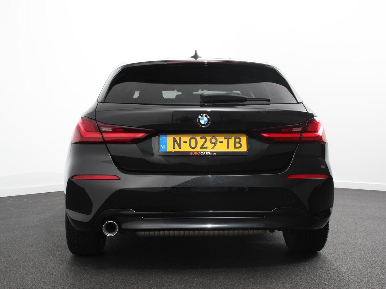 BMW 1-SERIE 118i Automaat Sportline Business Edition DEMO! Climate control Navigatie Cruise control LED Parkeersensor achter Apple Carplay/ Android Auto