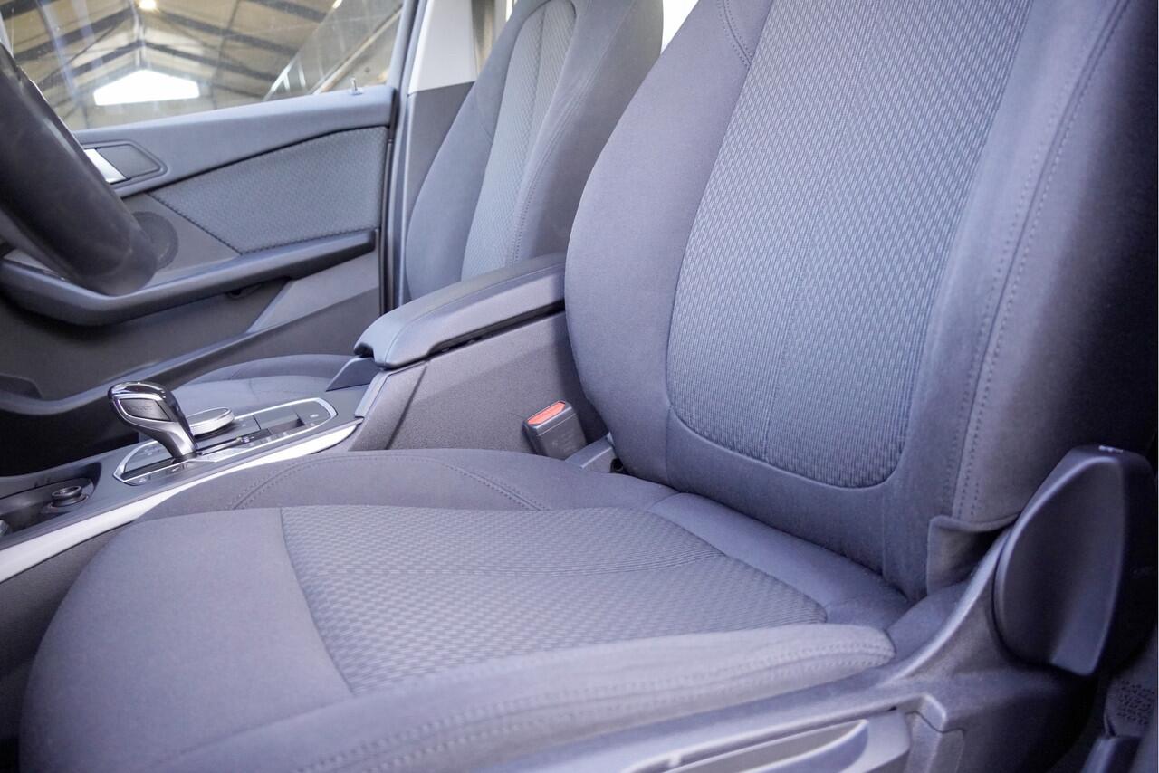 BMW 1-SERIE 118i Automaat! 5drs Executive BJ2020 Lmv 16" | Led | Pdc | Navi | Virtual cockpit | Climate control | Cruise control | Getint glas