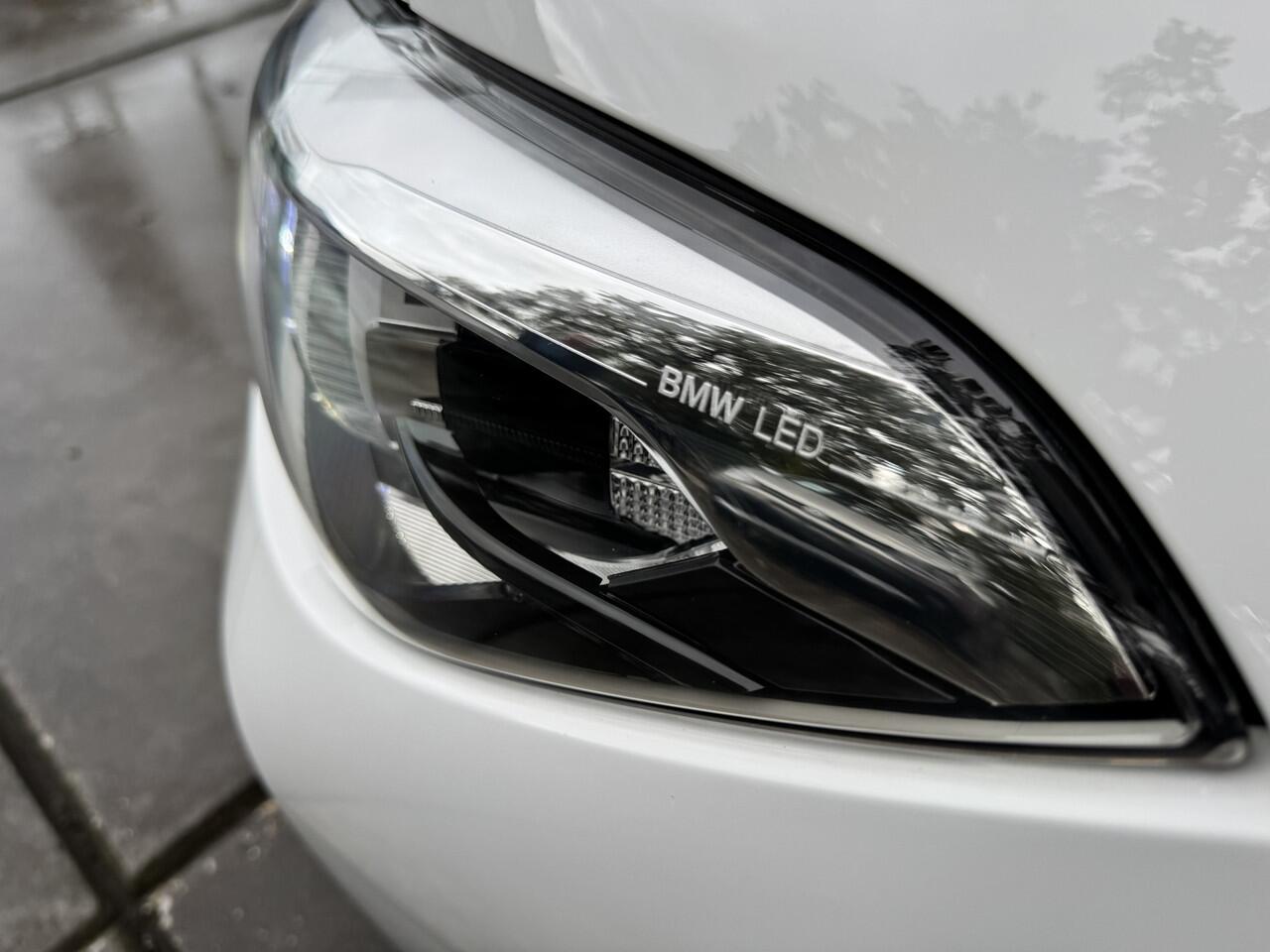 BMW 1-SERIE 118i 136pk Automaat Executive PDC Navigatie LED