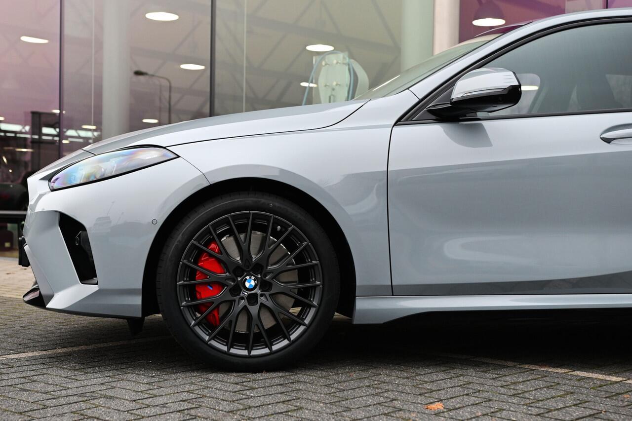 BMW 1-SERIE 120 High Executive M Sport Automaat / Sportstoelen / Adaptieve LED / Head-Up / M Adaptief onderstel / Parking Assistant Plus / Comfort Access