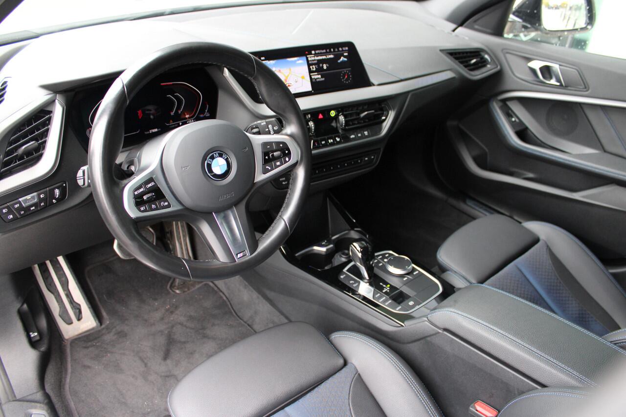 BMW 1-SERIE 118i M Sport Automaat / Sportstoelen / LED / M Sportonderstel / Live Cockpit Professional / Cruise Control / PDC