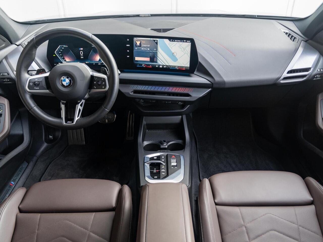 BMW 1-SERIE 120 | M Sportpakket | Driving Assistant | Achteruitrijcamera | Stoelverwarming | PDC | 18''