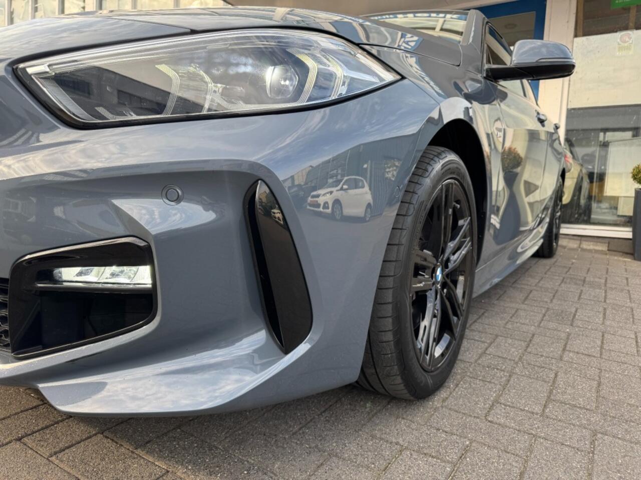 BMW 1-SERIE 118i High Executive I M-sport pakket I Apple Carplay I HUD I Leer