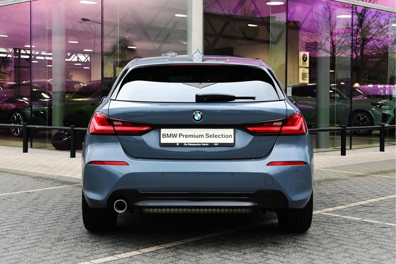 BMW 1-SERIE 118i Sport Line Automaat / Sportstoelen / LED / Live Cockpit Professional / Cruise Control