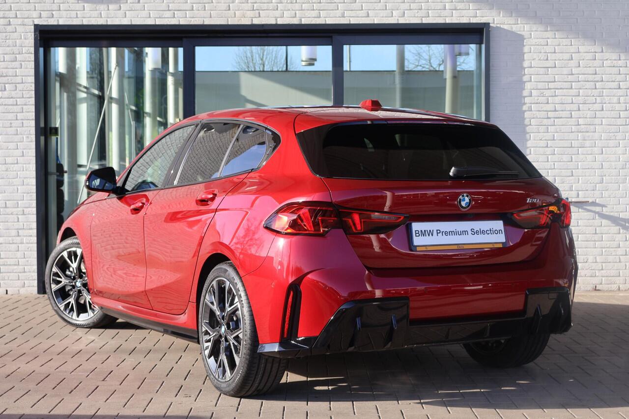 BMW 1-SERIE 120 M Sport Design Edition | Driving Assistant | Voorstoelen Verwarmd | Apple Carplay