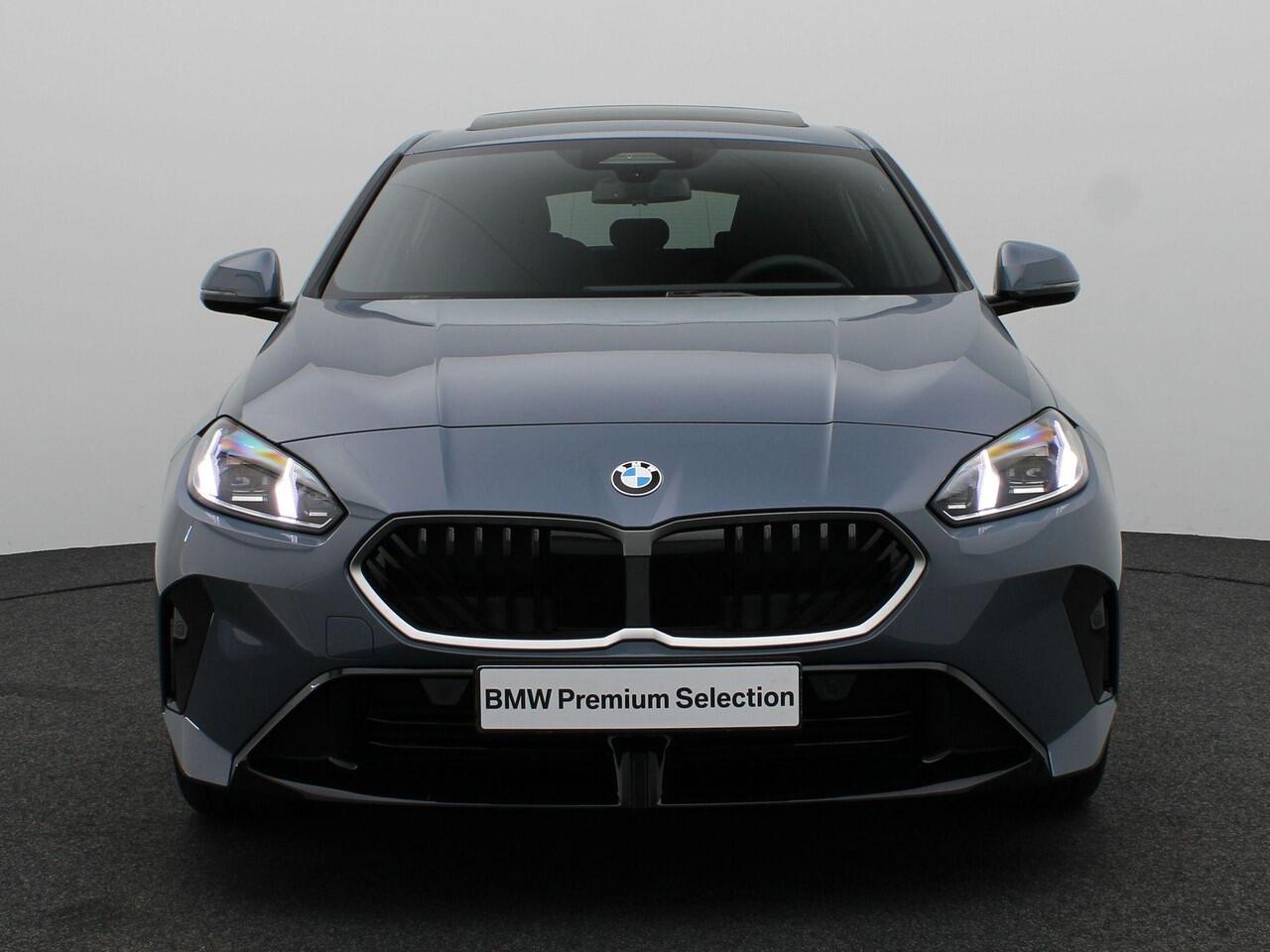 BMW 1-SERIE 120 M Sport Design Edition | Glazen Panoramadak | Driving Assistant Plus | Head-Up Display | Head-Up Display | 18" | Ekris Selection