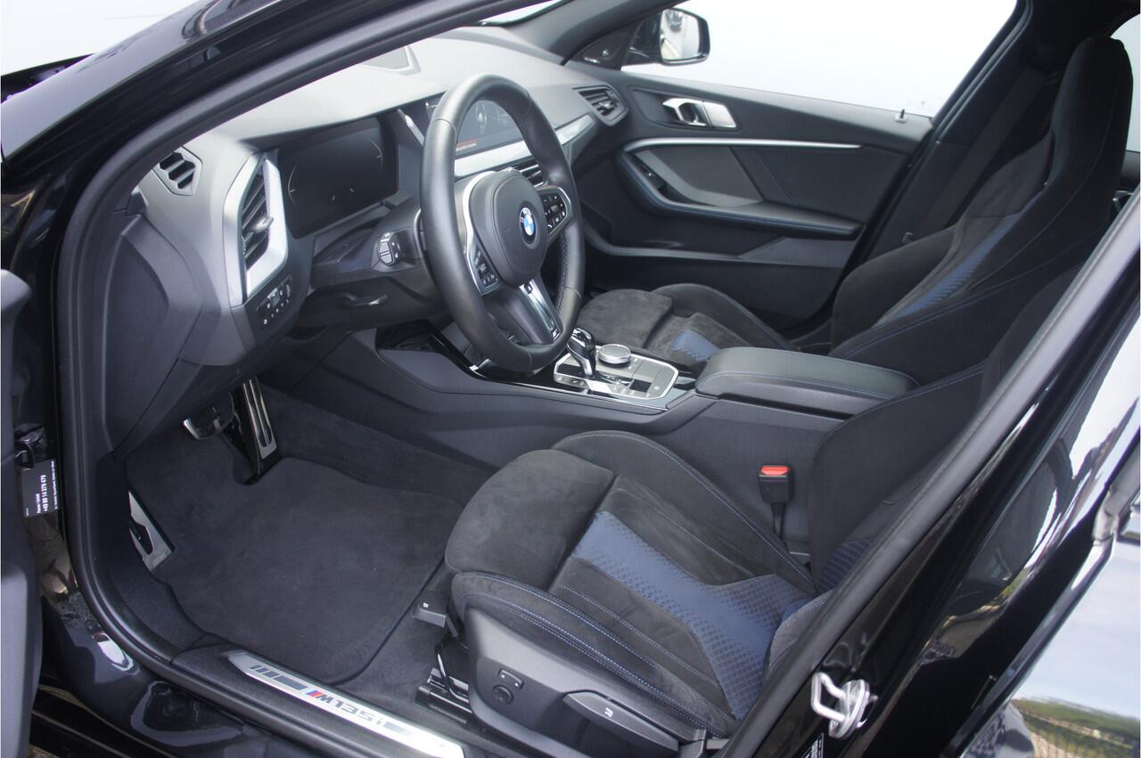 BMW 1-SERIE M135i xDrive High Executive Panoramadak, Head up