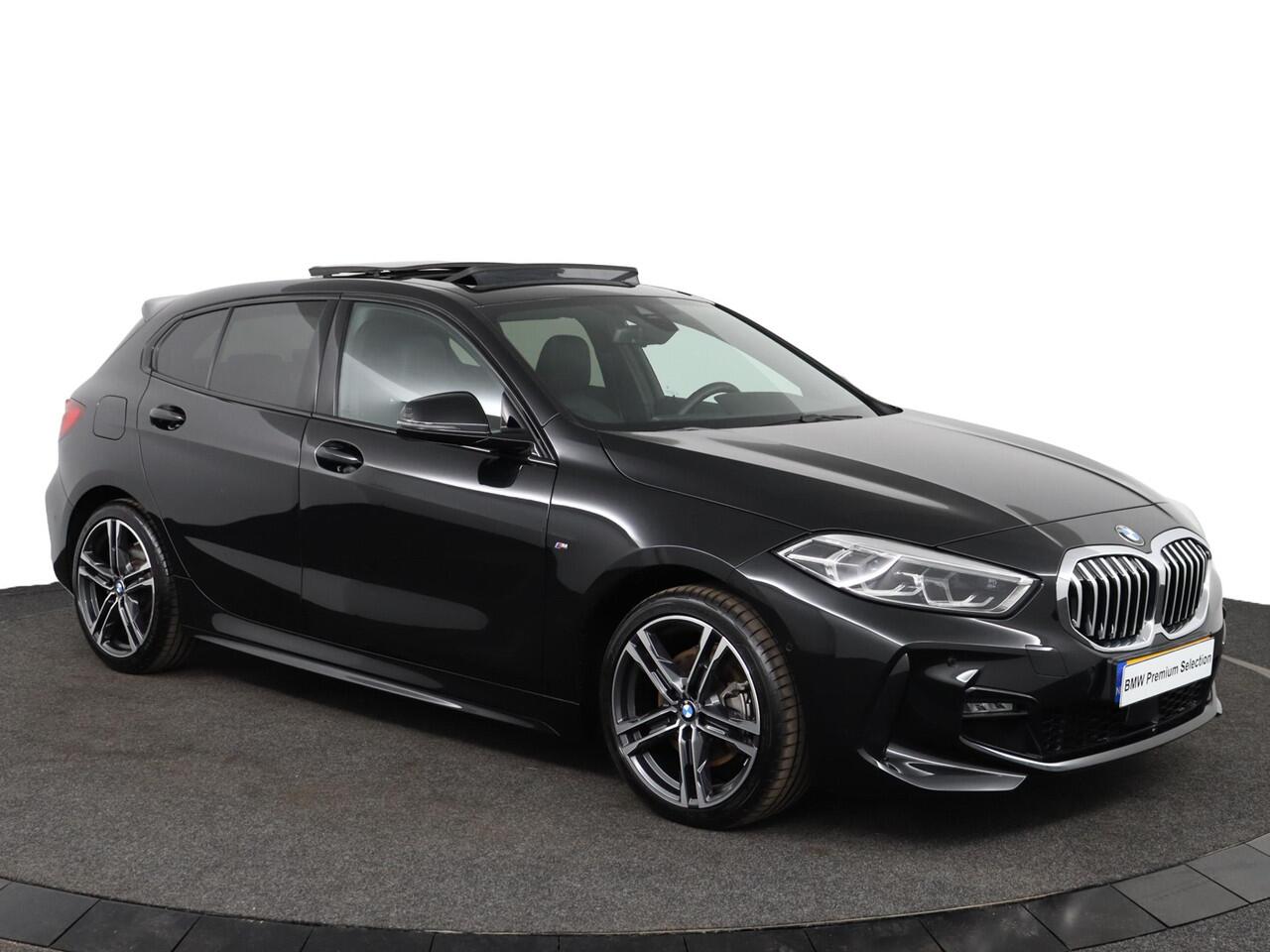 BMW 1-SERIE 118i | M Sportpakket | Panoramadak | Trekhaak