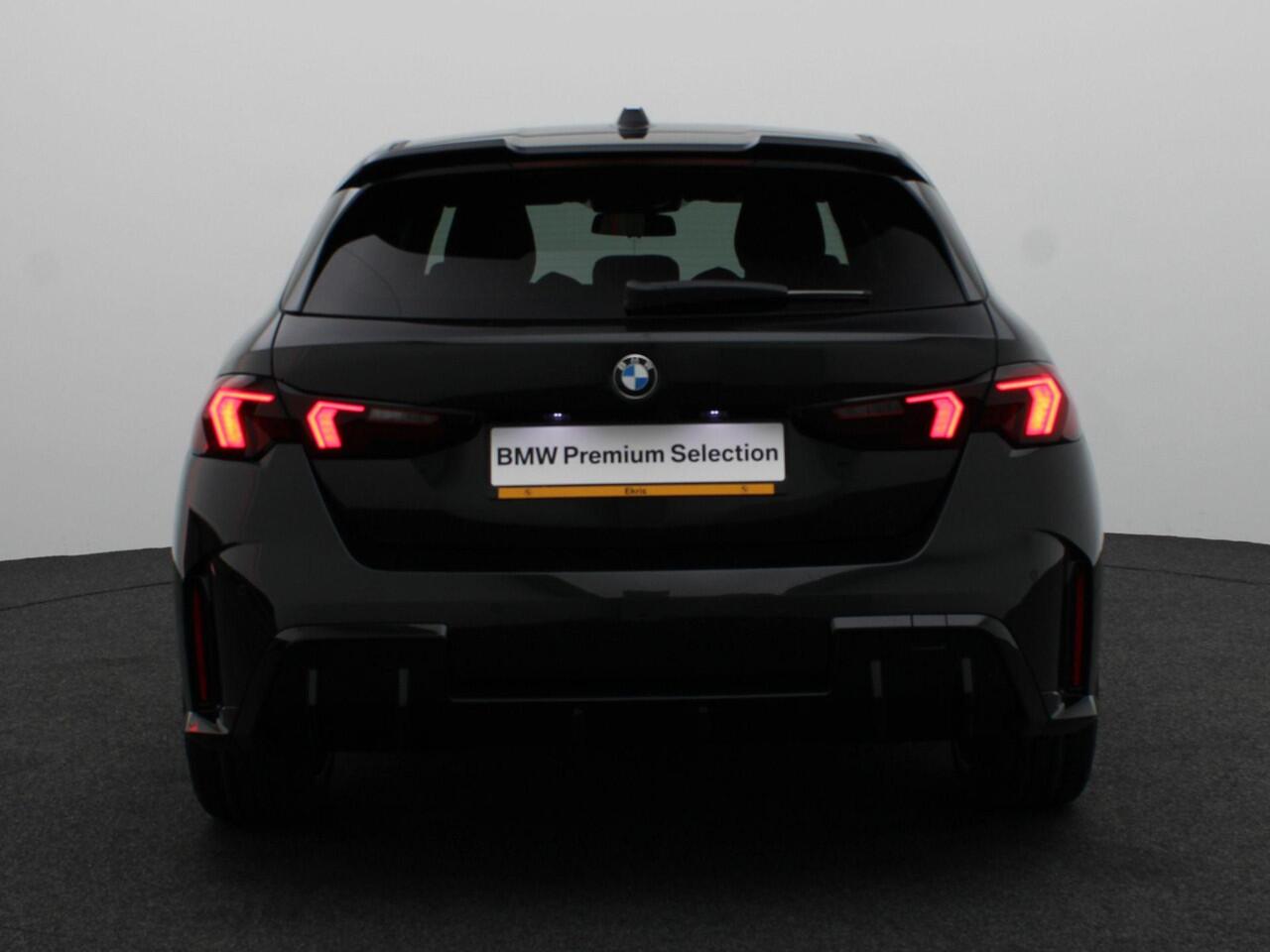 BMW 1-SERIE 120 M Sportpakket Pro | Premium Pakket | Stuurwielrand Verwarmd | Comfort Access | 19''