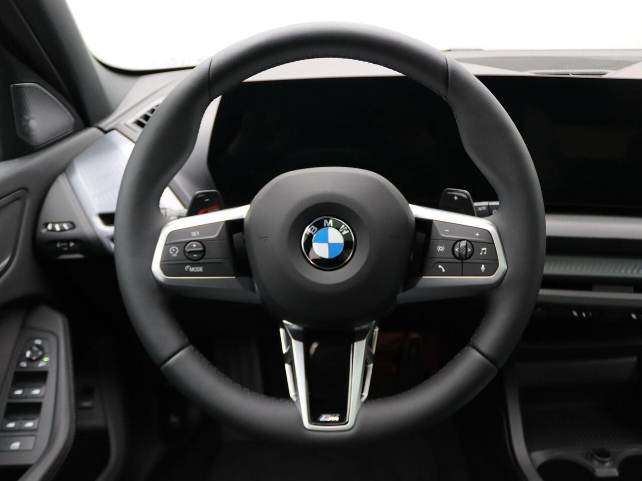 BMW 1-SERIE 120 M Sportpakket Pro | Premium Pack | Stuurwielrand Verwarmd | M Adaptief onderstel | Panoramadak | Driving Assistant | DAB | Harman Kardon | 19'' | Individual Lak