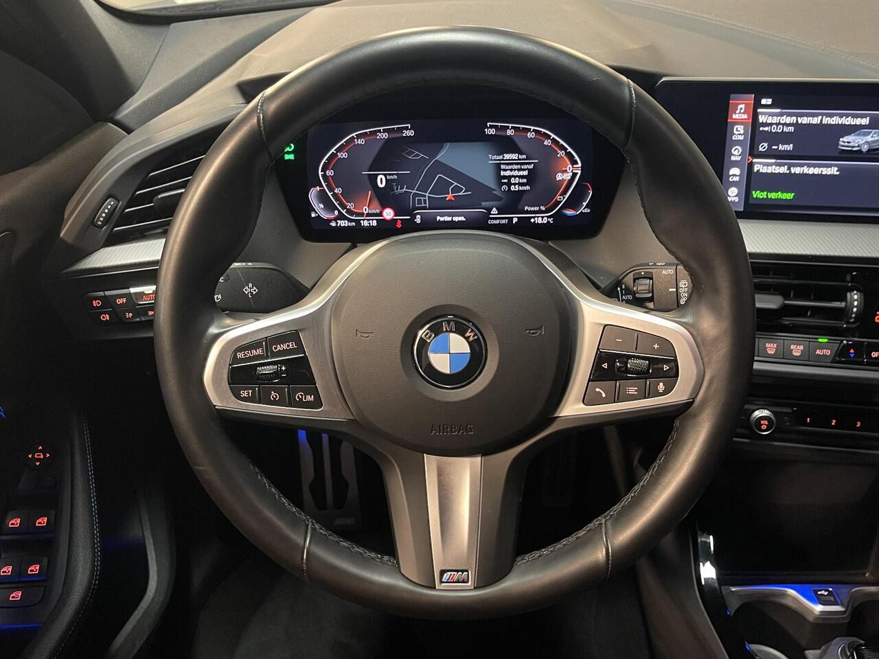 BMW 1-SERIE 118i M Sport 17"/Sportstoelen/Sfeerverlichting/LED/Stoelverwarming/PDC v+a/Apple Carplay & Android Auto