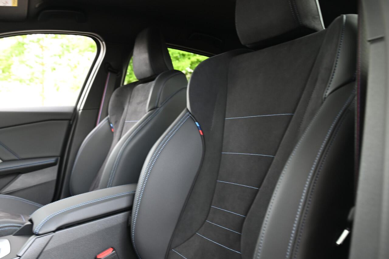 BMW 1-SERIE 120 M Sport Automaat / Sportstoelen / Adaptieve LED / M Adaptief onderstel / Comfort Access / Parking Assistant