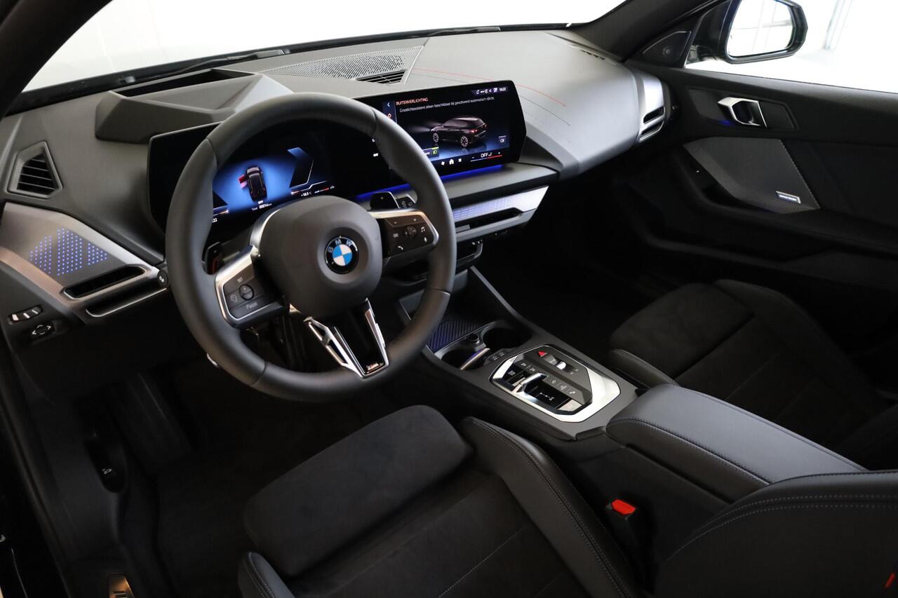 BMW 1-SERIE 120 M Sportpakket Pro | Alcantara | Head-Up | Harman Kardon | 360 camera | Iconic Glow | Dodehoekdetectie | Stoelverwarming | Comfort Access