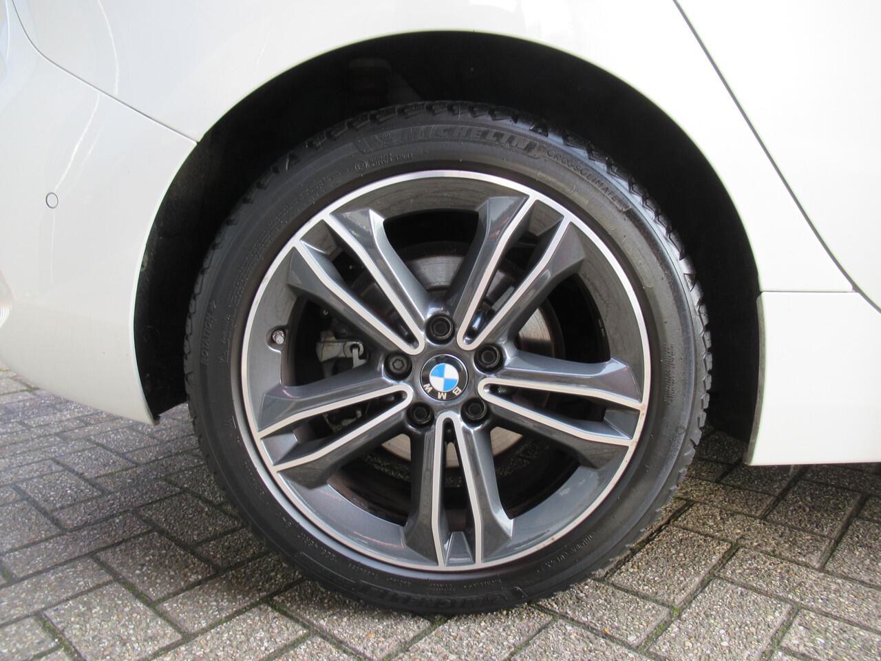 BMW 1-SERIE 118i Executive| Automaat | Climate-Airco | Apple Carplay | Parkeercamera | Incl. BOVAG Garantie | 1ste Eigenaar | DAB+ Radio |