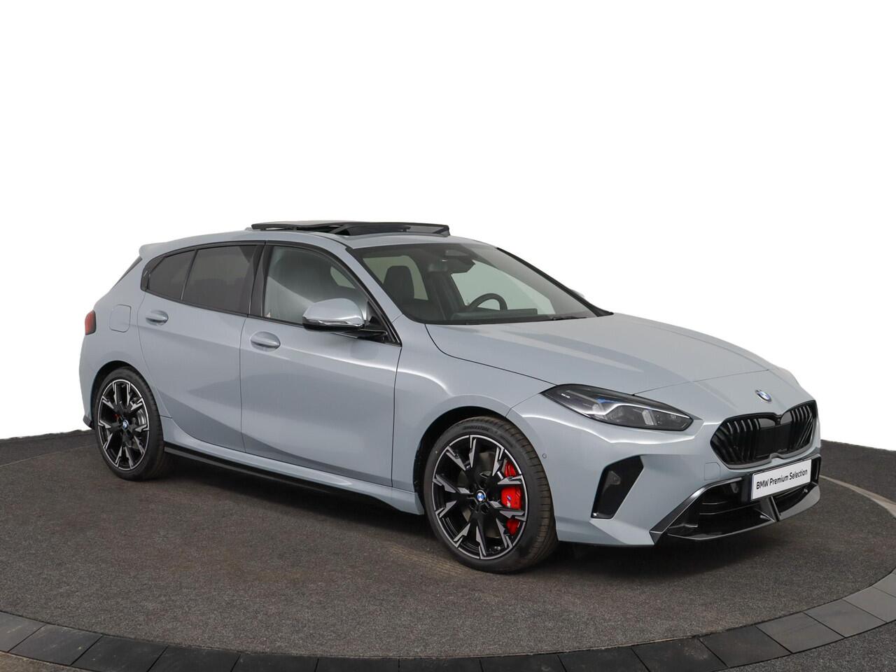 BMW 1-SERIE 120 M Sportpakket Pro | Comfort Access | Panoramadak | Harman-Kardon | M Adaptief onderstel | Adaptieve LED koplampen