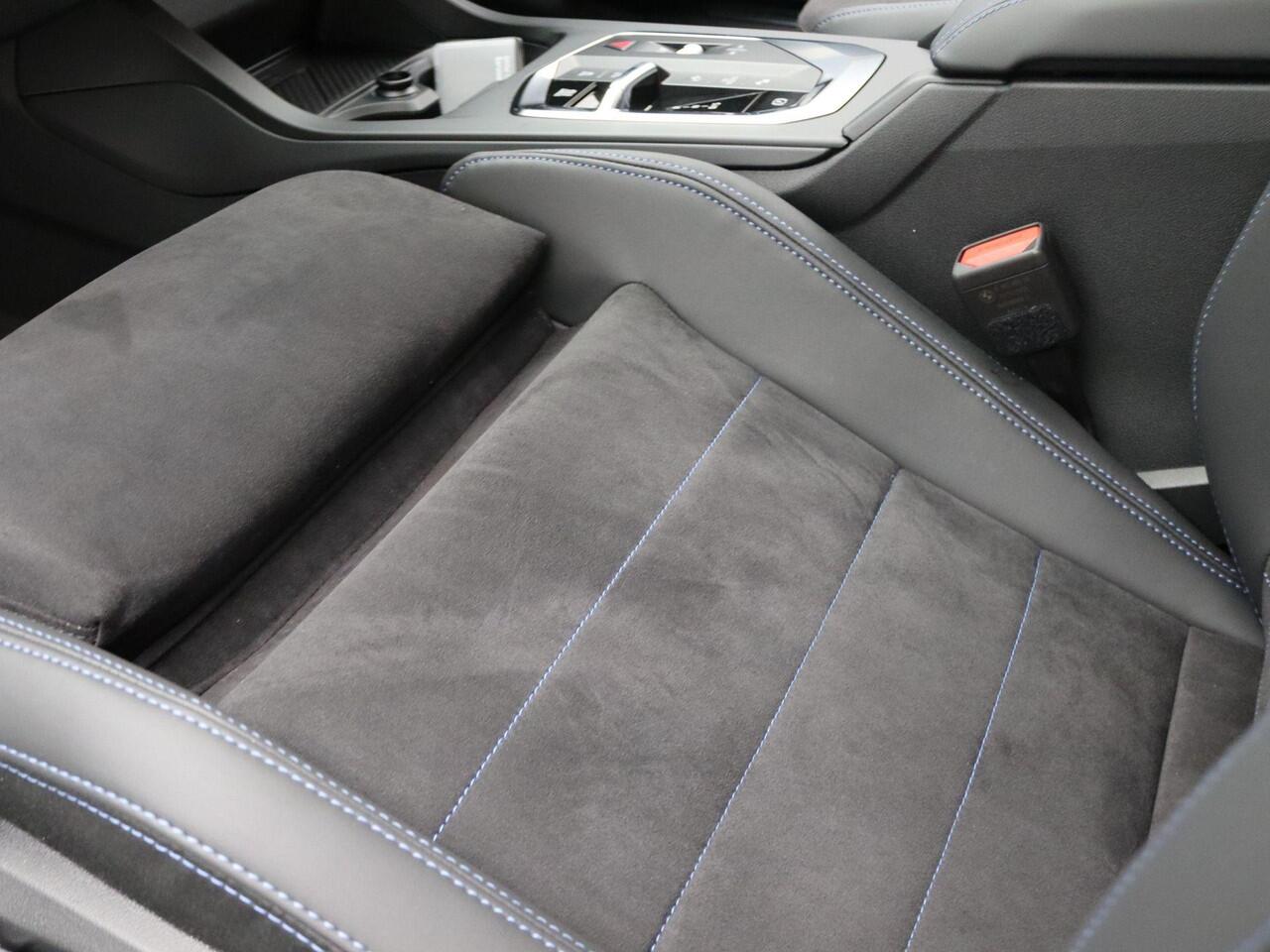 BMW 1-SERIE 120 M Sportpakket Pro | Premium Pack | M Adaptief Onderstel | Parking Assistant | 18''