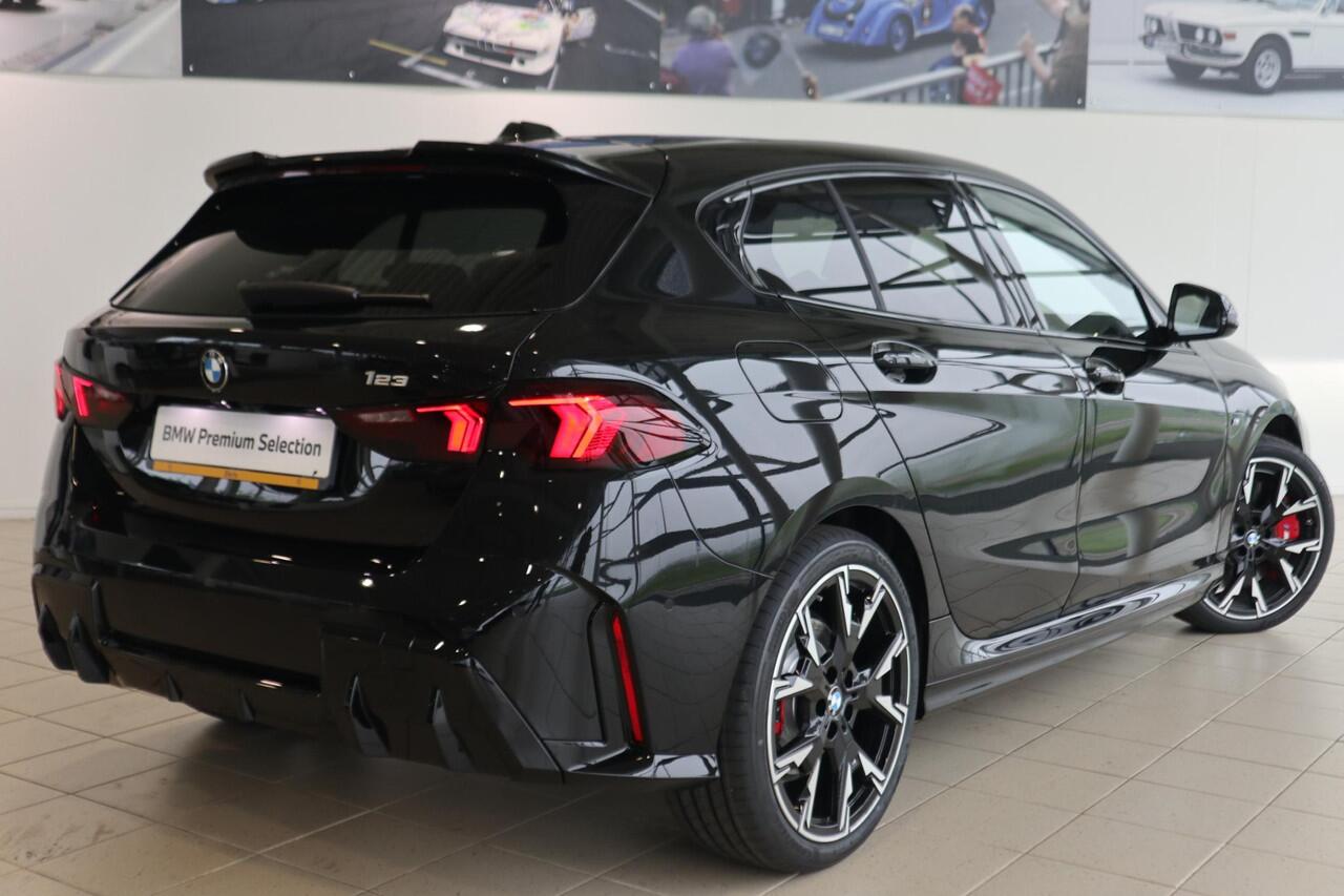 BMW 1-SERIE 123 xDrive | M Sportpakket Pro | Premium Pack | Ekris Selection