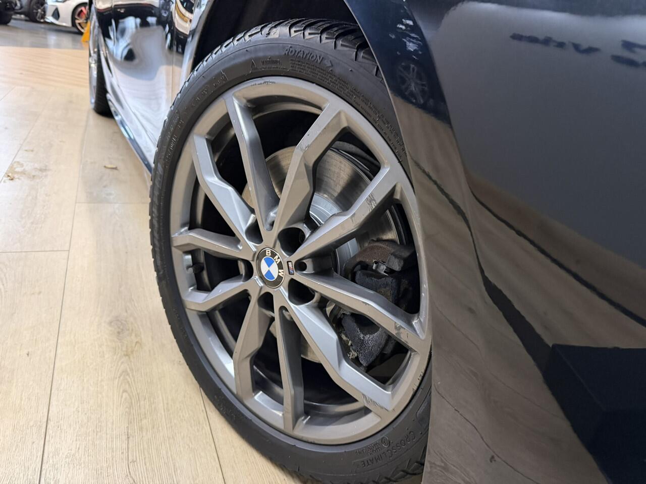 BMW 1-SERIE 120i M Sport Airco ECC | Panorama | Sfeer | Cruise Control | Trekhaak | LED | Apple Carplay | Isofix