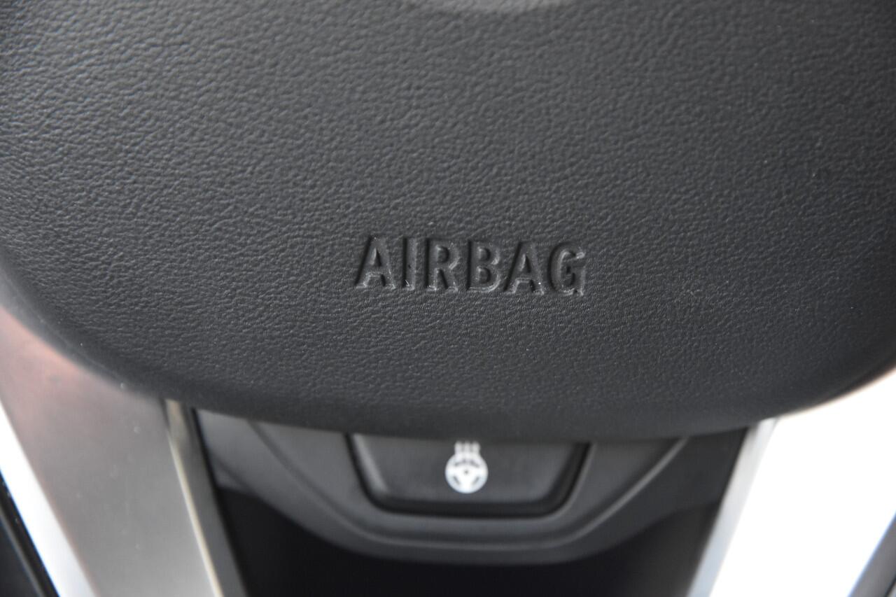 BMW 1-SERIE 118i High Executive SPORTLINE | SPORTLEDER | TREKHAAK | STOEL/STUUR VERW