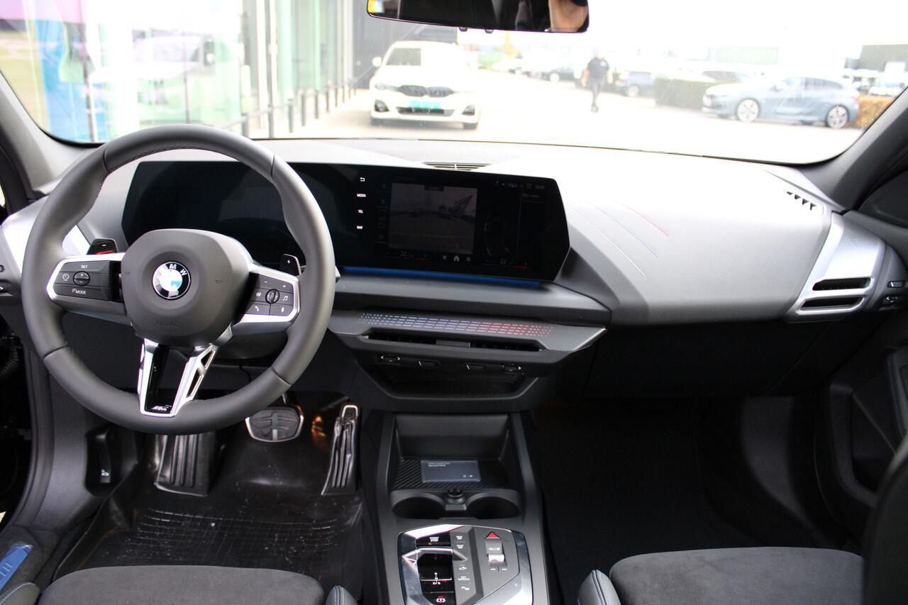 BMW 1-SERIE 120 M Sport Automaat / Sportstoelen / Achteruitrijcamera / M Adaptief onderstel / Comfort Access / Adaptieve LED / Stoelverwarming