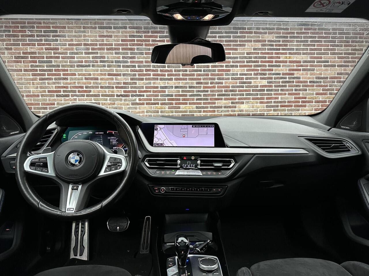 BMW 1-SERIE M135i xDrive M-pakket | Dak| CarPlay| H/K| Memory| Head-up|