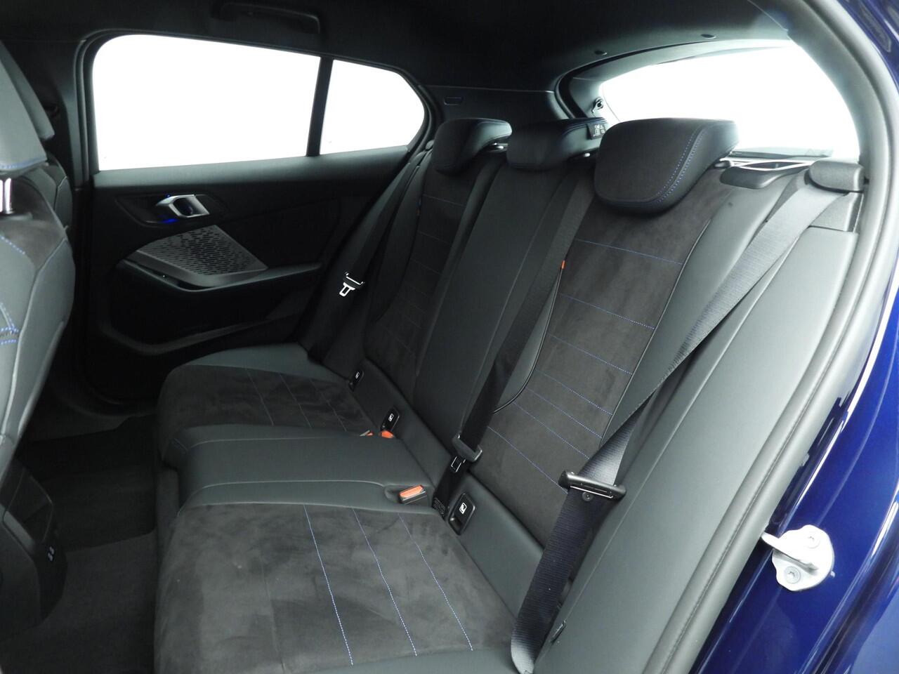 BMW 1-SERIE 5-Deurs 120 | M-Sportpakket | LED | Navigatie | Sportstoelen | Stoelverwarming | Keyles go | DAB | Alu 19 inch