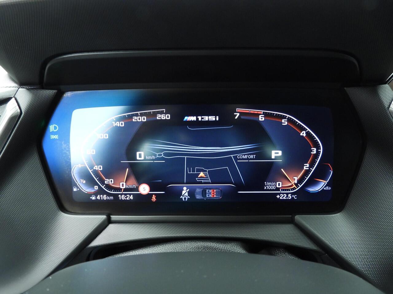 BMW 1-SERIE 5-deurs M135i xDrive | M-Sportpakket | LED | Leder | HUD | Schuifdak | Elektr. zetels | DAB | Harman-kardon sound | Alu 18 inch