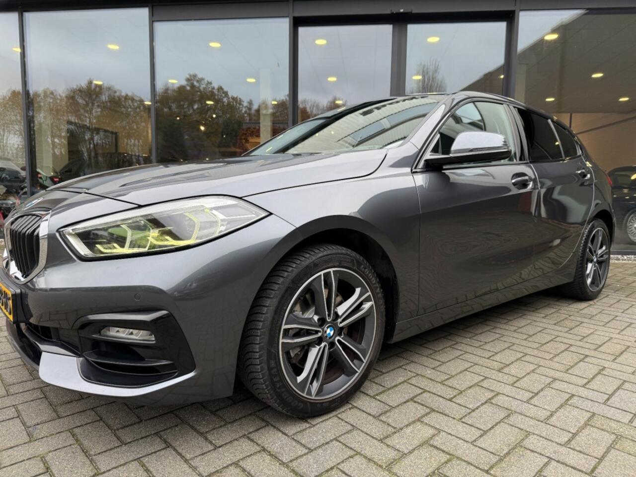 BMW 1-SERIE 118I Sportline,LED,Clima,Navi/Carplay,Digi Display,Dealer OH,