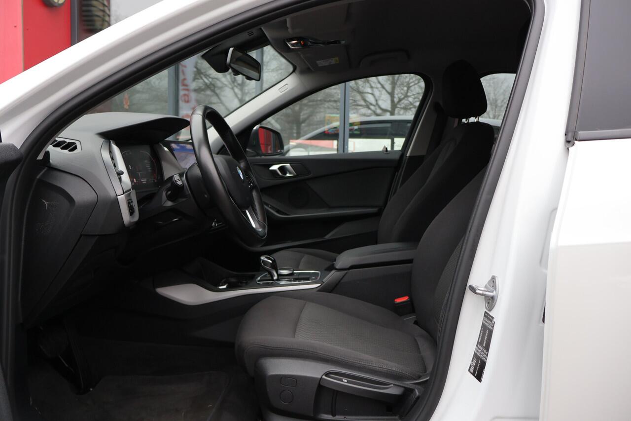 BMW 1-SERIE 118i Executive | Origineel NL | Virtual Cockpit | Cruise Control | Navigatie |