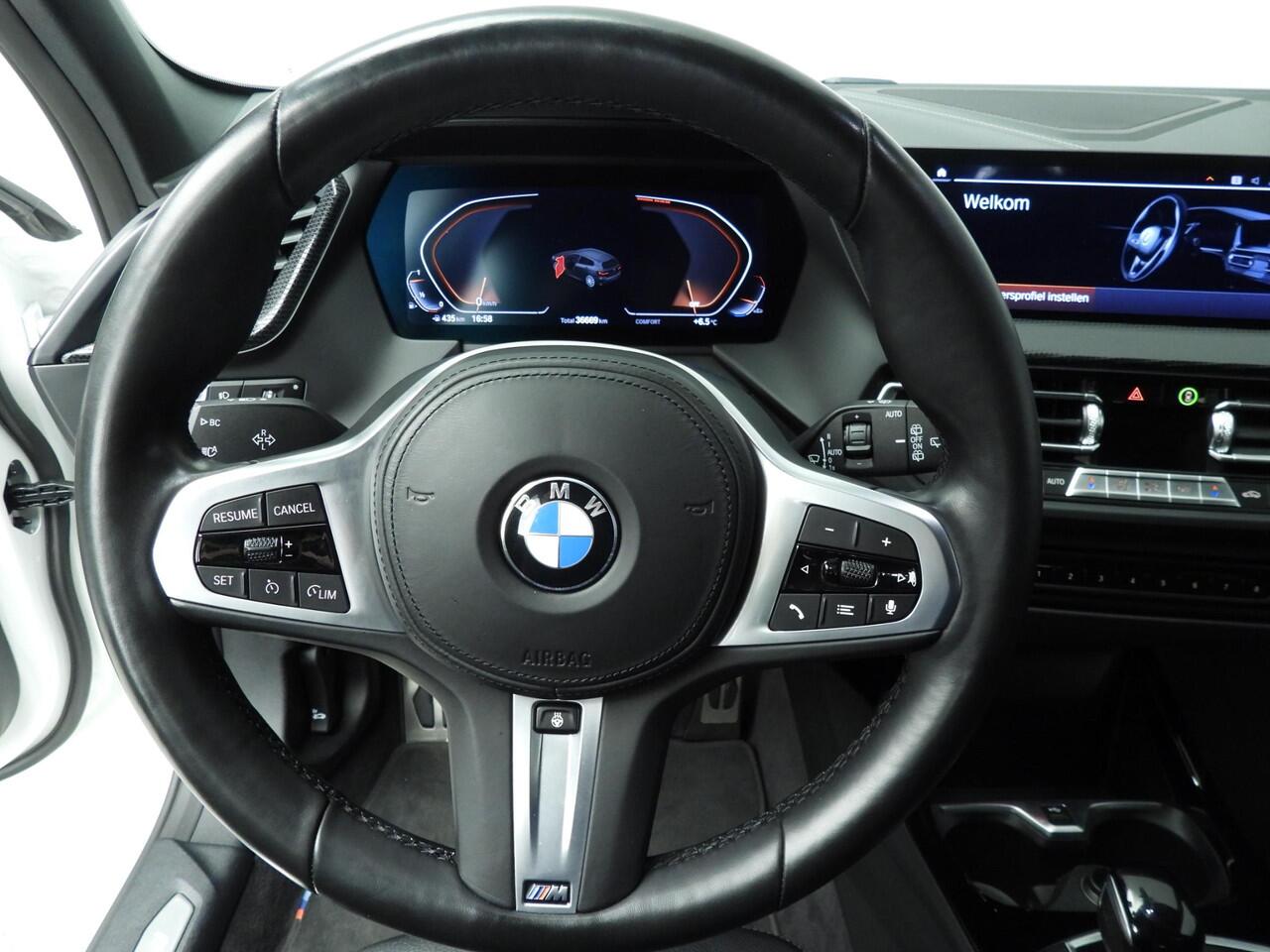BMW 1-SERIE 5-deurs 118i | M-Sportpakket | LED | Leder | Navigatie | Stoelverwarming | DAB | Hifi Speakers | Alu 17 inch