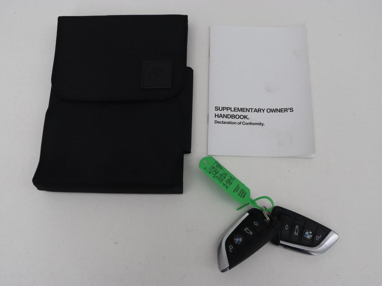 BMW 1-SERIE 118i Executive | Sport Line | Camera | Carplay | Sportstoelen | Live Cockpit | Navigatie | Full LED | Climate control | Sfeerverlichting | Cruise control | Park Assist | Bluetooth | Getint glas