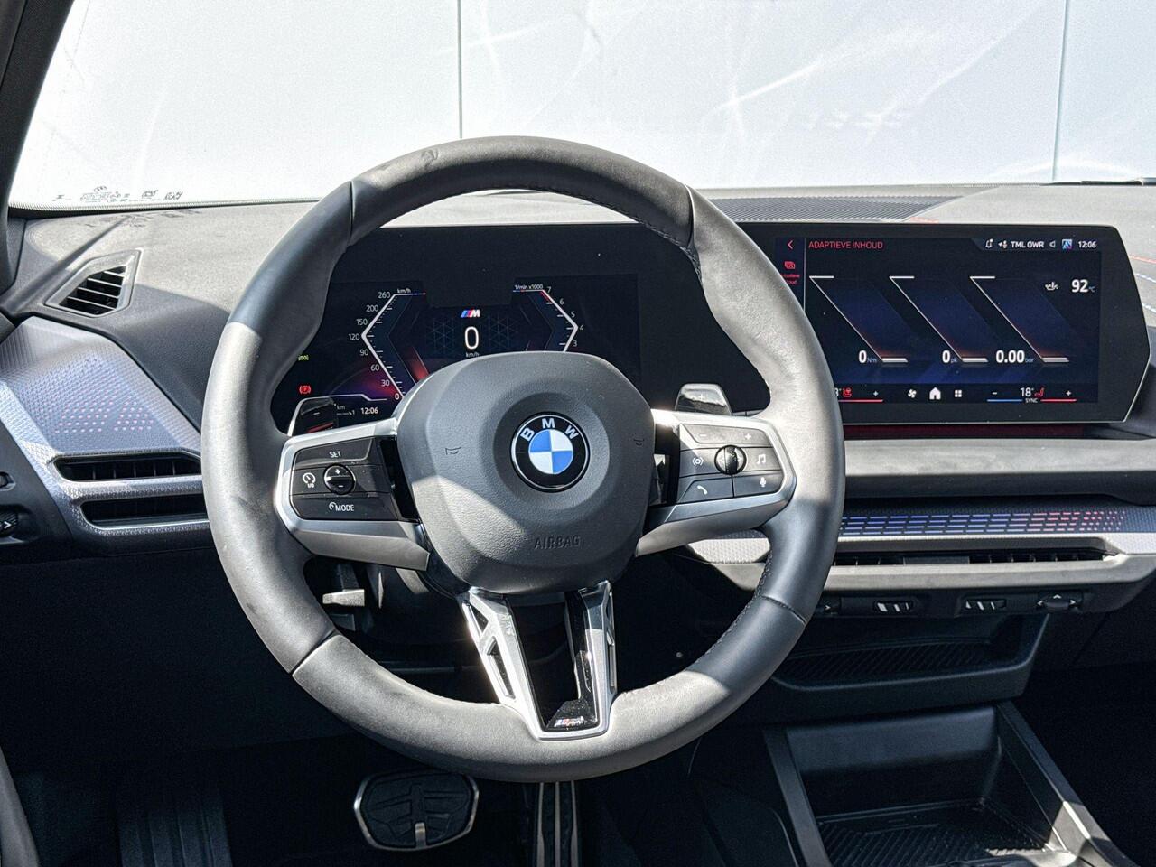 BMW 1-SERIE 120 M-Sport Pro / 19'' / Adaptieve LED koplampen / Stuurwielrandverwarming / Stoelverwarming / Comfort Acces / Getinte ramen