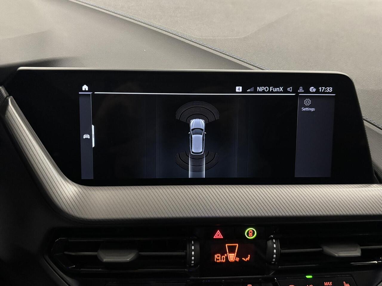 BMW 1-SERIE 118i Automaat / M-SPORT / Pack LED / Fabrieksgarantie tot 06-2026 / Sportstoelen / Trekgewicht 1300 Kg / Cruise control / Stoelverwarming / Apple Carplay Android Auto / Climate control / Keyless Entry/Start /