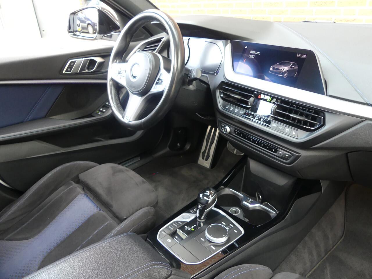 BMW 1-SERIE 118i High Executive / M-Sport / Panodak / Sfeer