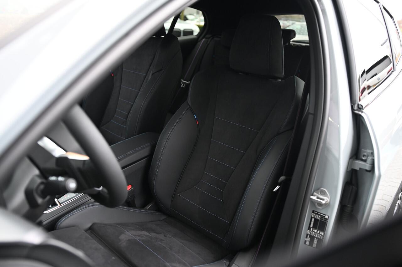 BMW 1-SERIE 120 High Executive M Sport Automaat / Sportstoelen / Adaptieve LED / Head-Up / M Adaptief onderstel / Parking Assistant Plus / Comfort Access